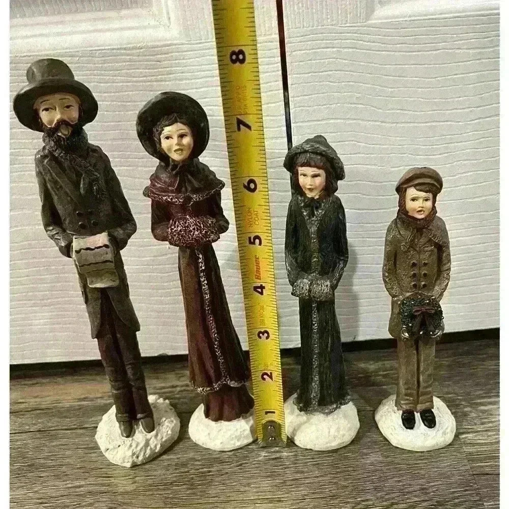 Vintage Set of 4 Resin Caroler Family - Picture 2 of 8